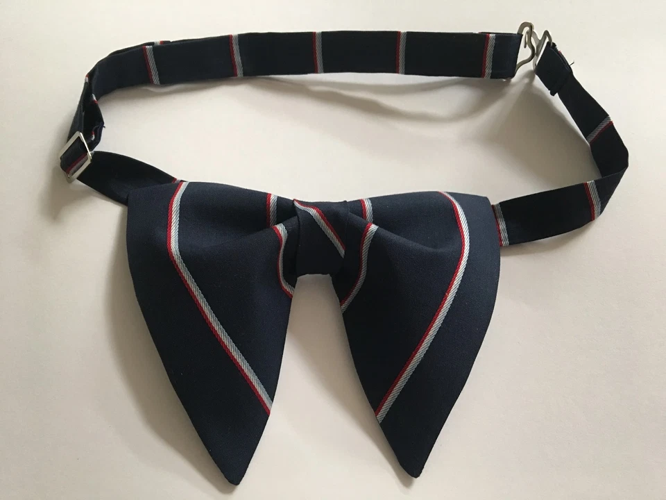 Pajarita hecha a mano azul marino/rojo/blanco a rayas estilo vintage años 70 corbata preatada Foto 3 de 3