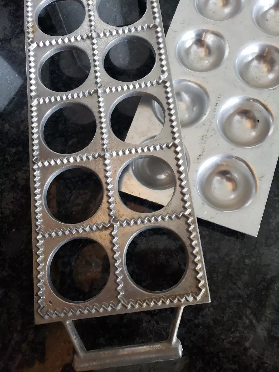 Vintage Berarducci Ravioli Maker Makes 10 Large Ravioli Form