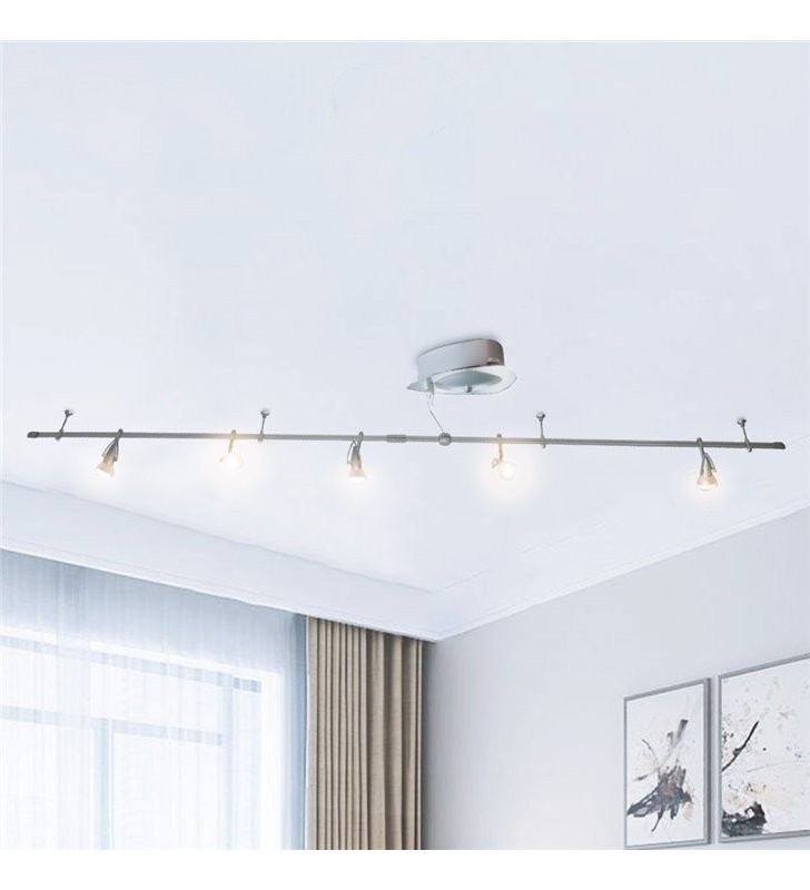 Plafonnier déformable 5 spots inclinables en acier pour illuminer un salon sombre