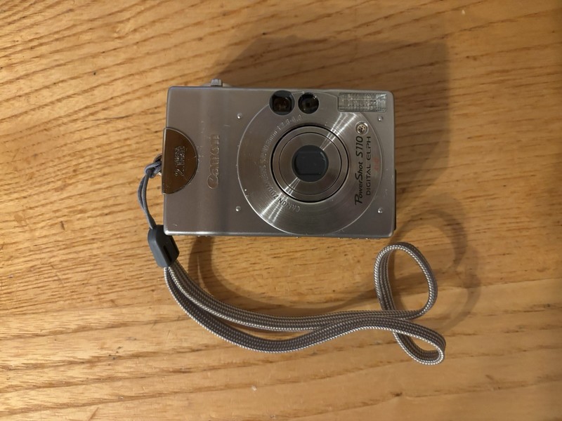Canon PowerShot ELPH S110 / Digital IXUS V 2.0MP Digital Camera - Untested