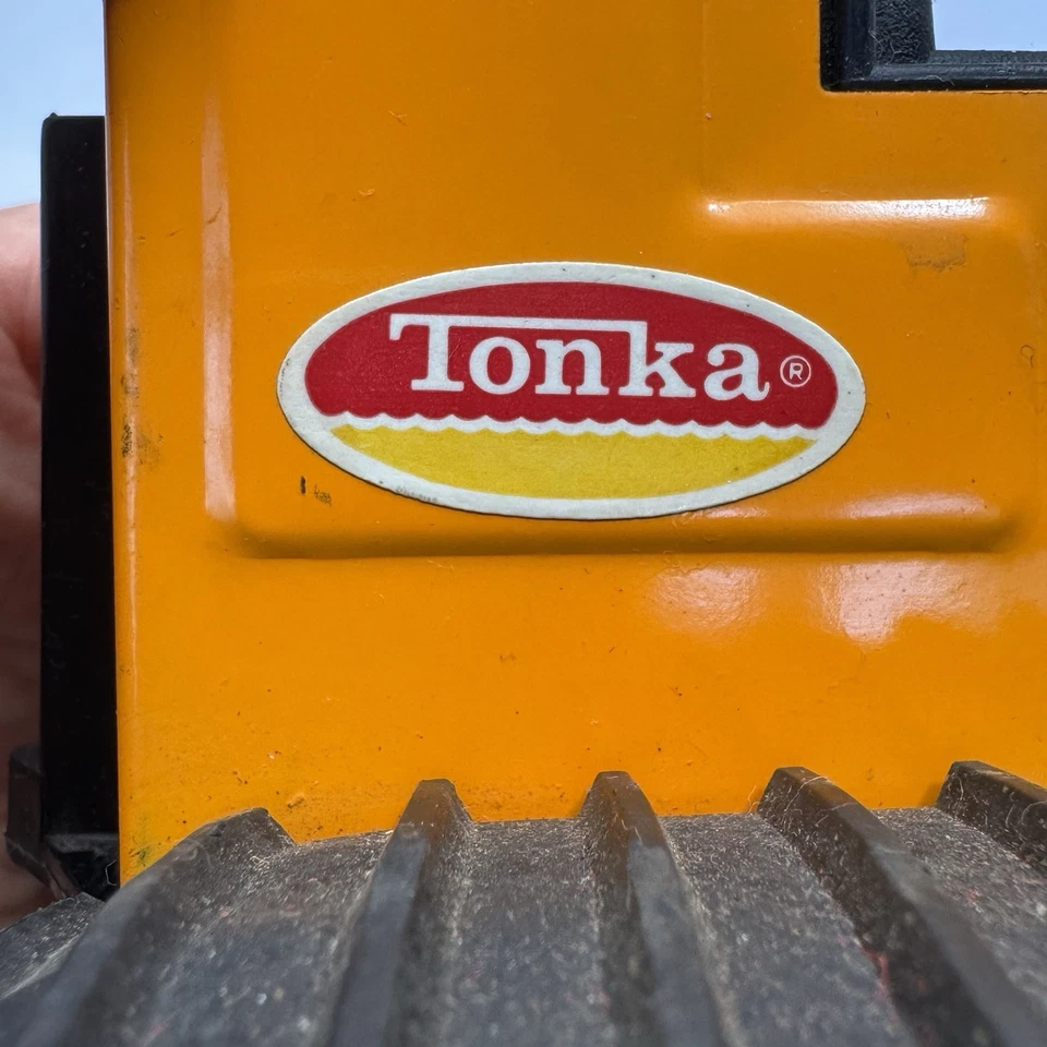 Vintage 1970s Tonka T-6 Caterpillar Bulldozer 1/16 Scale Toy Earth Mover #810659 - Image 2 of 4