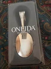 Oneida Silverplate Bent Baby/Child Feeding Spoon Mint in Box Baby Shower Gift