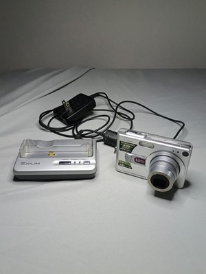 CASIO EXILIM ZOOM EX-Z50 5.0MP Compact Digital Camera Silver with Charging Base
