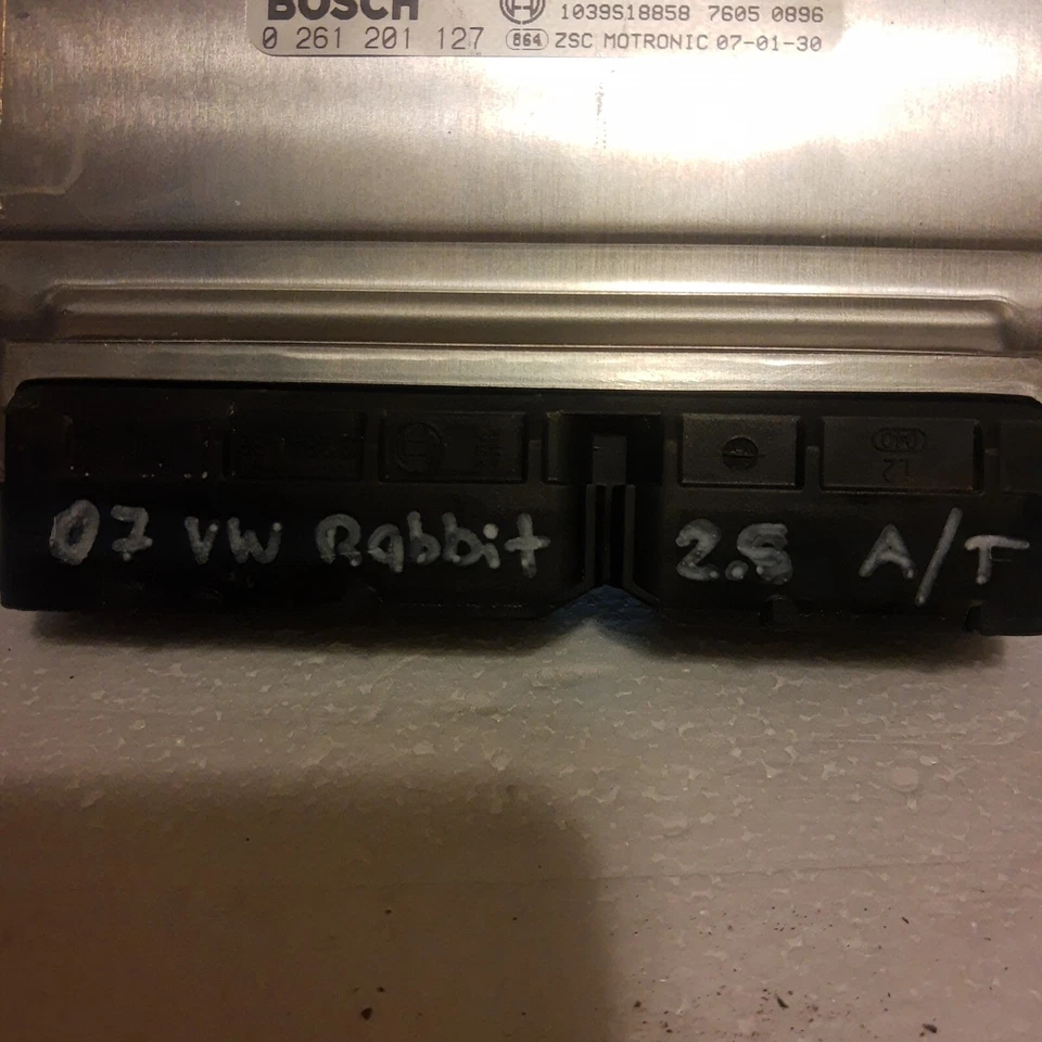 07K 906 032 Q ECM ECU компьютер 2007 Volkswagen кролик 2,5 л автоматическая коробка передач - Изображение 3 из 4