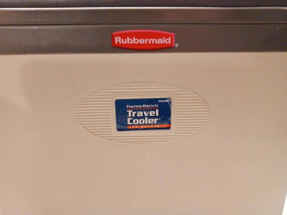 Enfriador y calentador de viaje eléctrico térmico Rubbermaid VEC222RB probado Foto 2 de 4