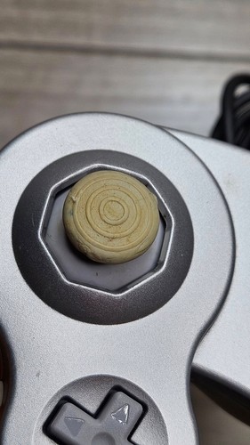AUTHENTIC NINTENDO GAMECUBE OEM WIRED CONTROLLER DOL-003 (WEAR ON KNOBS)T31 - Picture 2 of 7