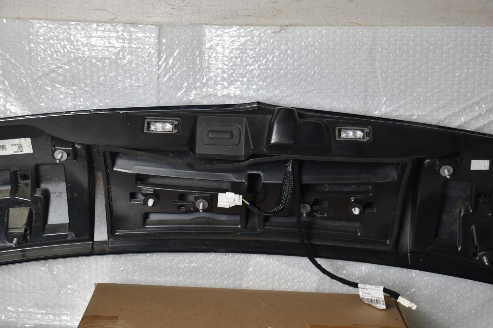 MASERATI LEVANTE REAR TAILGATE PANEL 2017-2020 OEM 670042733