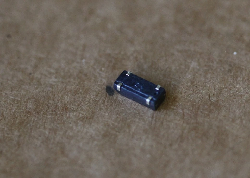 ECS-327-12.5 Tuning Fork Crystal Oscillator SMD 32.768 KHz ECS-327 100Pcs - Image 2 of 4