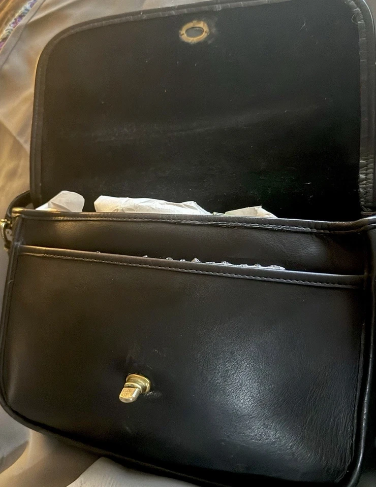 Vintage Coach Full Thickness Black Leather HandBag Brass Turn Lock Accents.NICE! - Image 4 of 4