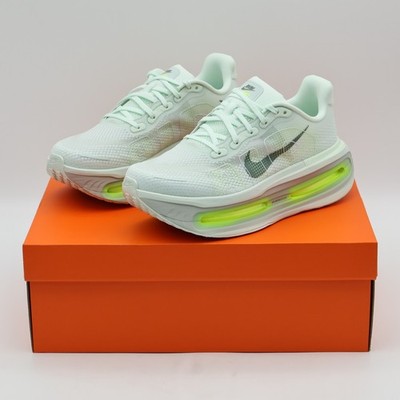 HQ2050-300 Nike Vomero Premium Barely Volt (Herren)
