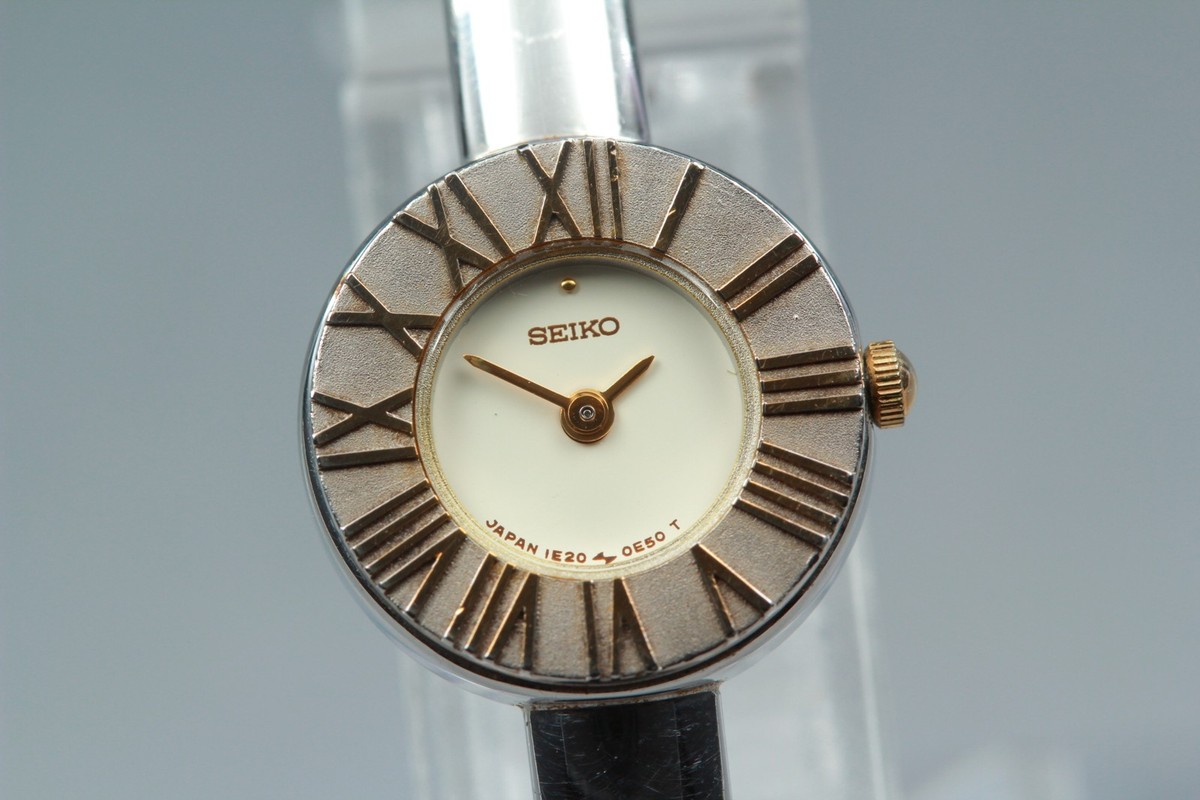 Near MINT] Seiko Tisse 1E20-0E20 Silver Qz Woman's Bangle Watch