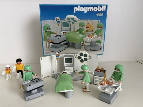 PLAY MOBIL  3459. OPERATING THEATRE & 2 EXTRA FIGURES WITH INJURIES. VINTAGE.