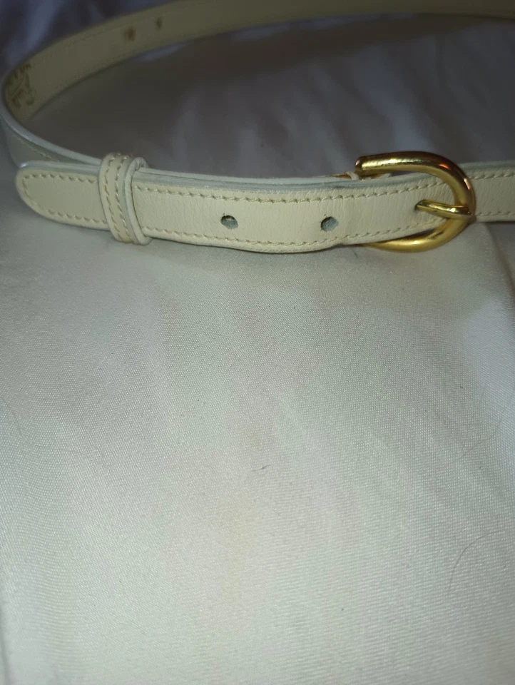 Cinturón de cuero blanco EMILIO PUCCI tono dorado EP logotipo circular 8 ajustable en muy buena condición Foto 3 de 4