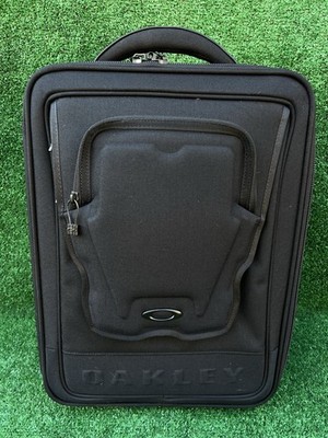 Oakley Icon Cabin Trolley Blackout, Rolling Travel Case 35 x 17 x
