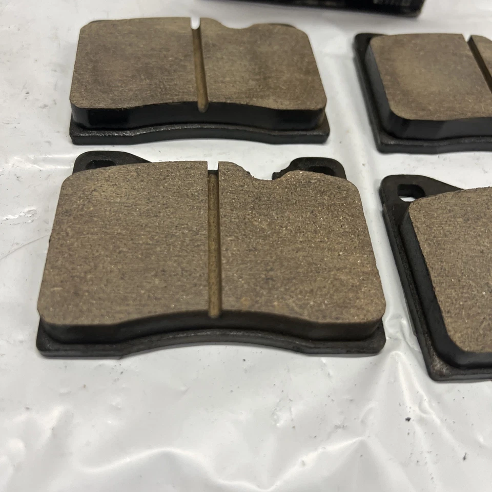 Juego de pastillas de freno delanteras 45973CYHG para BMW 633CSi, 733i, 735i, M5, M6, Maserati 425 Foto 3 de 4