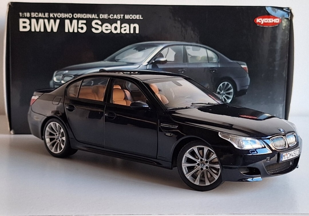 WOW BMW M5 (E60) Sedan 2004 Carbon Black 1:18 Kyosho 08593BK