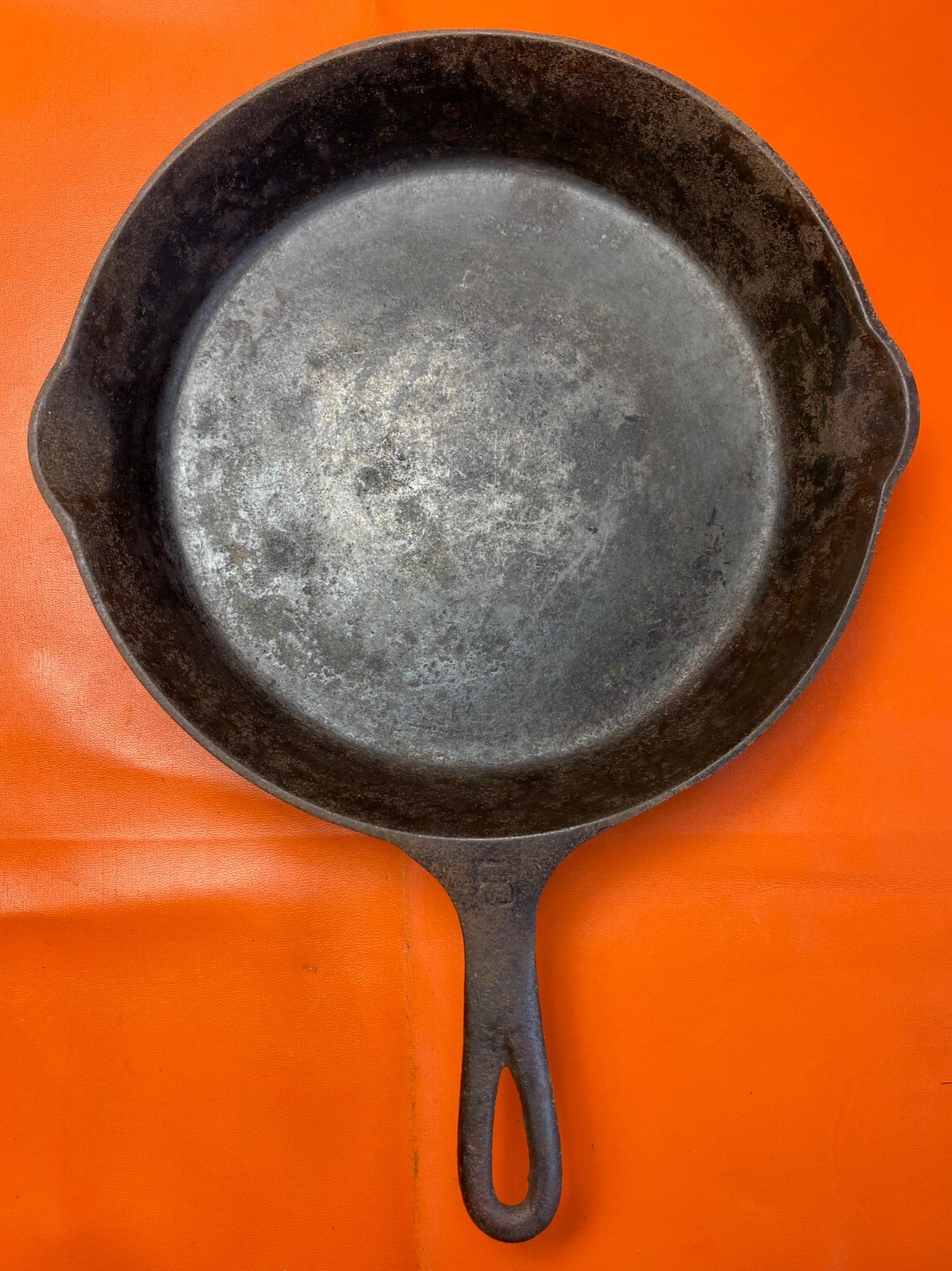 Griswold No. 8 Cast Iron Skillet Large Logo