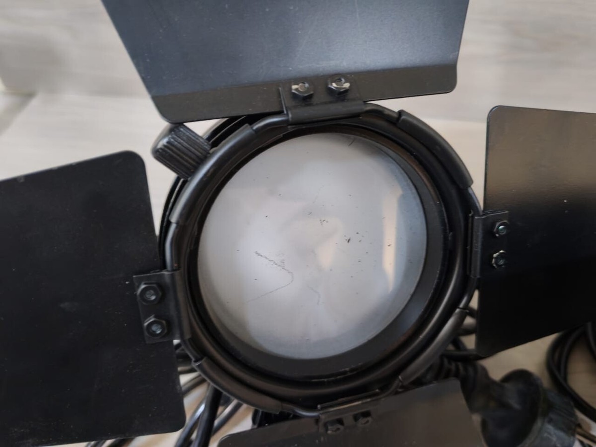 Sachtler Reporter Light Kit: 3x300H (300W) Lights w/Stand