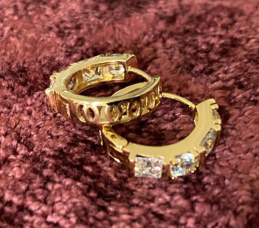 Ring outlet earrings design
