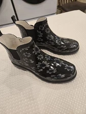 New Capelli New York Women's Size 10 M Black  Floral Ankle Rain Boots 