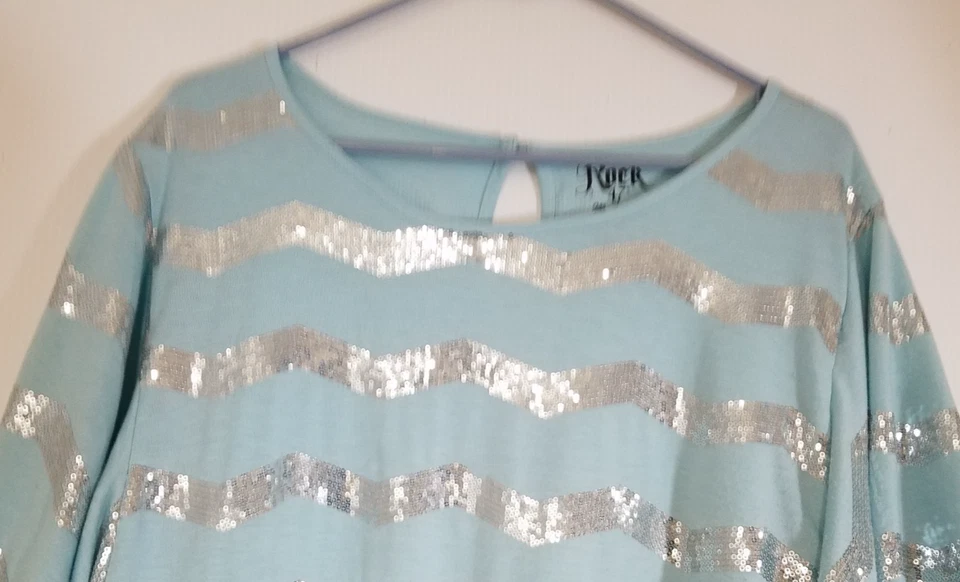 Rock 47 Wrangler Top Sz XL Blue Silver Sequins Pullover Flutter Sleeve 3784 - Image 2 of 4