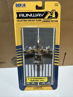 Daron Runway24 Diecast Metal Toy with Runway A-10 Thunderbolt II Warthog USAF