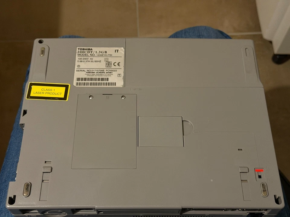Toshiba Satellite 200CDT/CDS vintage notebook - Bild 3 von 4