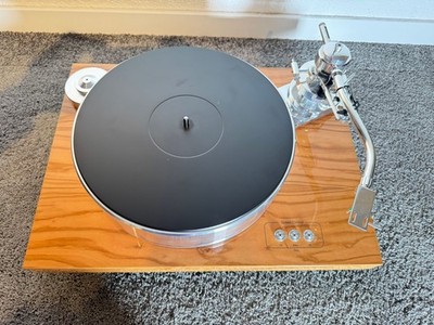 Pro-Ject Signature 10 High End Plattenspieler in Olive mit Tonarm