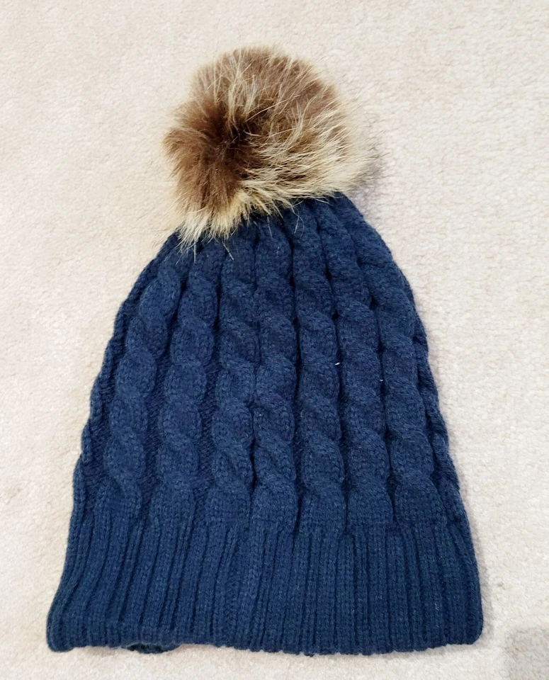 Gorro tejido cable con piel sintética Pom Scala marca Foto 2 de 4