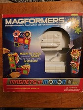Magformers Magnets in Motion 37-Piece Gear Set Open 
