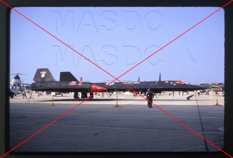 A049 - 35mm Kodachrome Aircraft Slide - SR-71A Blackbird 61-7955 1SRS Eglin '72