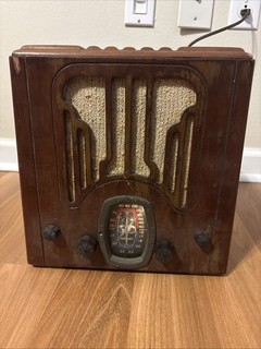 Vintage Crosley Tube Radio Tombstone Model 516