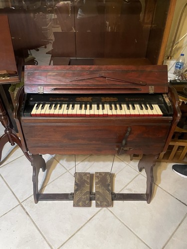 Yamaha Yamahalux Pump Organ 49-Key Organ with Foot Pedals, Brown Wood