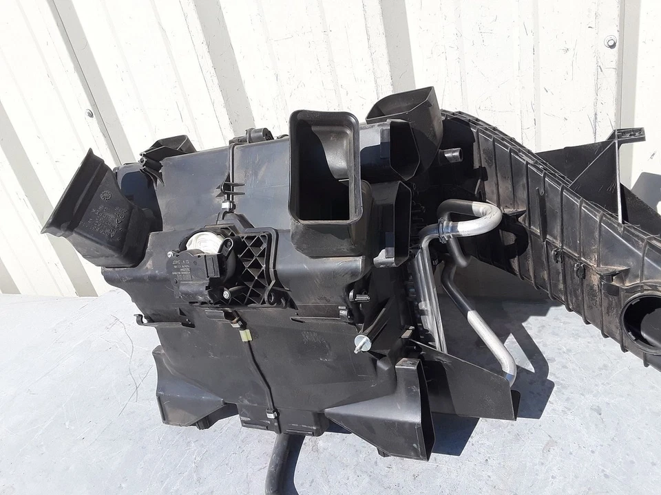 2014-2018 MERCEDES-BENZ SPRINTER 2500 HVAC CLIMATE HEATER MOTOR HOUSING BOX OEM - Image 4 of 4