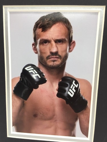RARO espositore fotografico firmato Brad Pickett UFC + AUTOGRAFO COA MMA BOXING - Foto 2 di 3