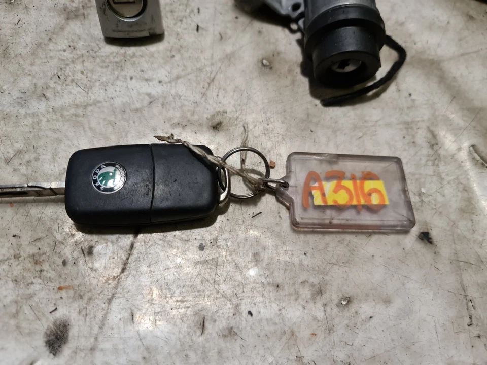 Skoda Fabia ECU Kit Speedometer Ignition Switch W/ Key 1.4 Diesel 2010 MK2 OEM - Image 3 of 4