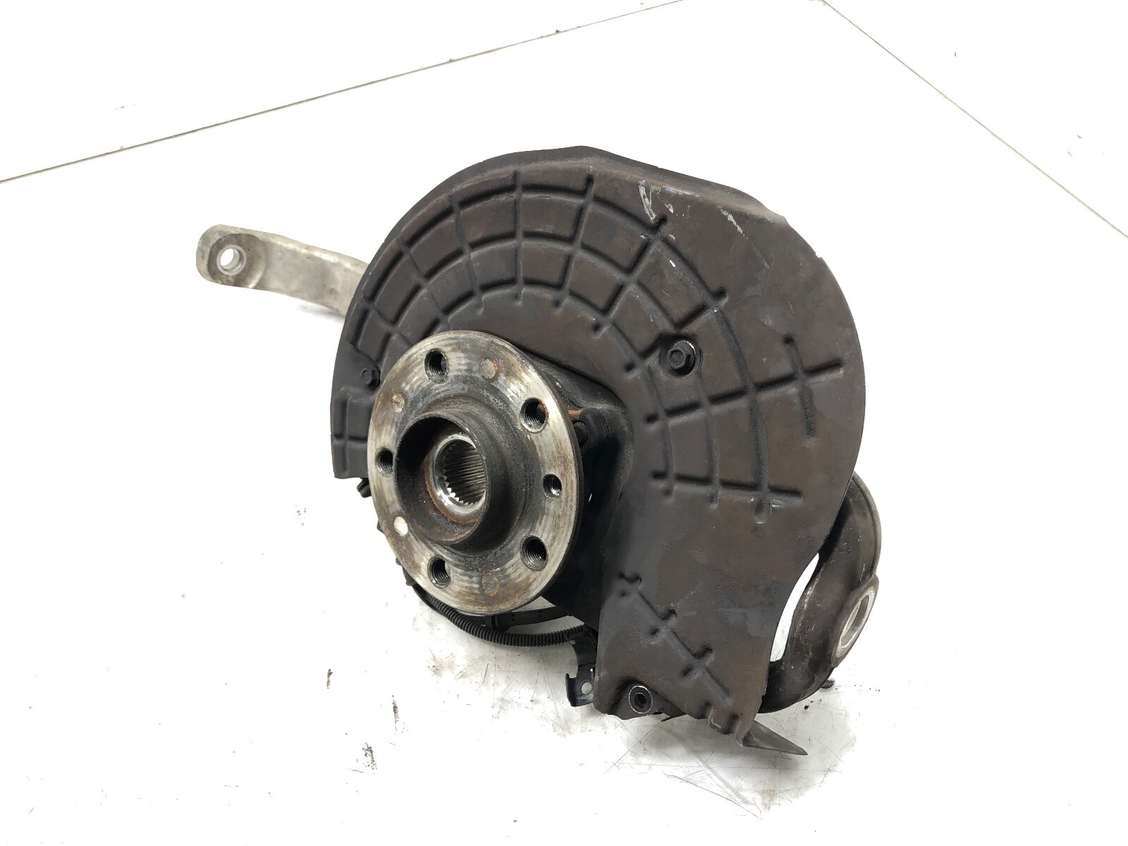 2014-2020 MASERATI QUATTROPORTE AWD LEFT DRIVER FRONT SPINDLE KNUCKLE HUB OEM.