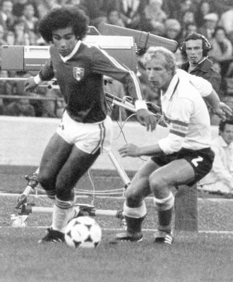 German defender captain Berti Vogts (r9) a duel Mexican striker Hu- Old Photo