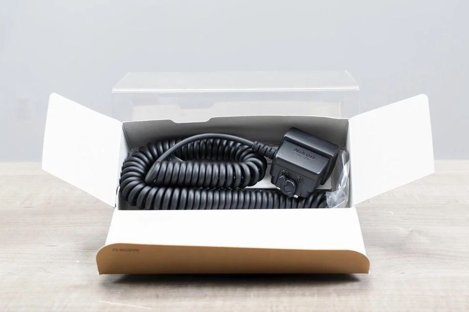 Nikon SC-29 TTL Off-Camera Coiled Remote Cord Flash Cable w/ Instructions & Box - Image 2 of 3