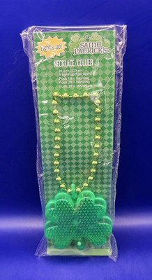 St. Patrick's Day Green Shamrock Flashing/Blinking/Light Up Necklace *WORKS* 