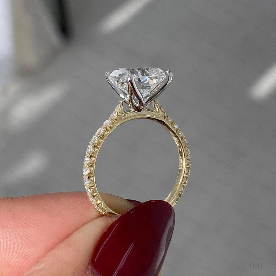 Anillo de compromiso de moissanita cojín alargado de 2,48 quilates chapado en oro multitono de 14 quilates Foto 4 de 4