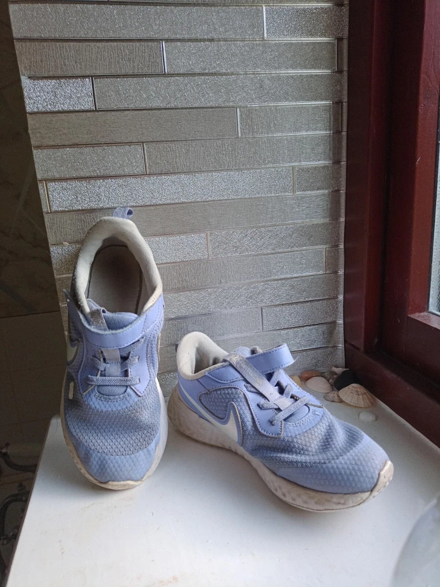 Girls nike store revolution trainers