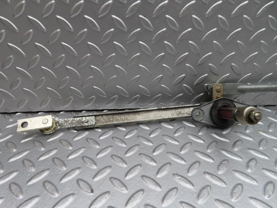 ⚙20331⚙ Mercedes-Benz W114 280CE cupé limpiaparabrisas acoplamiento Foto 2 de 4