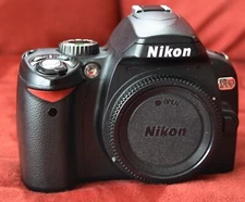 Nikon D- D60 10.2MP DSLR with Battery and Charger