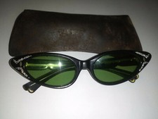 Vintage Cat Eye Ladies Rhinestone Sunglasses 60's Leather Case