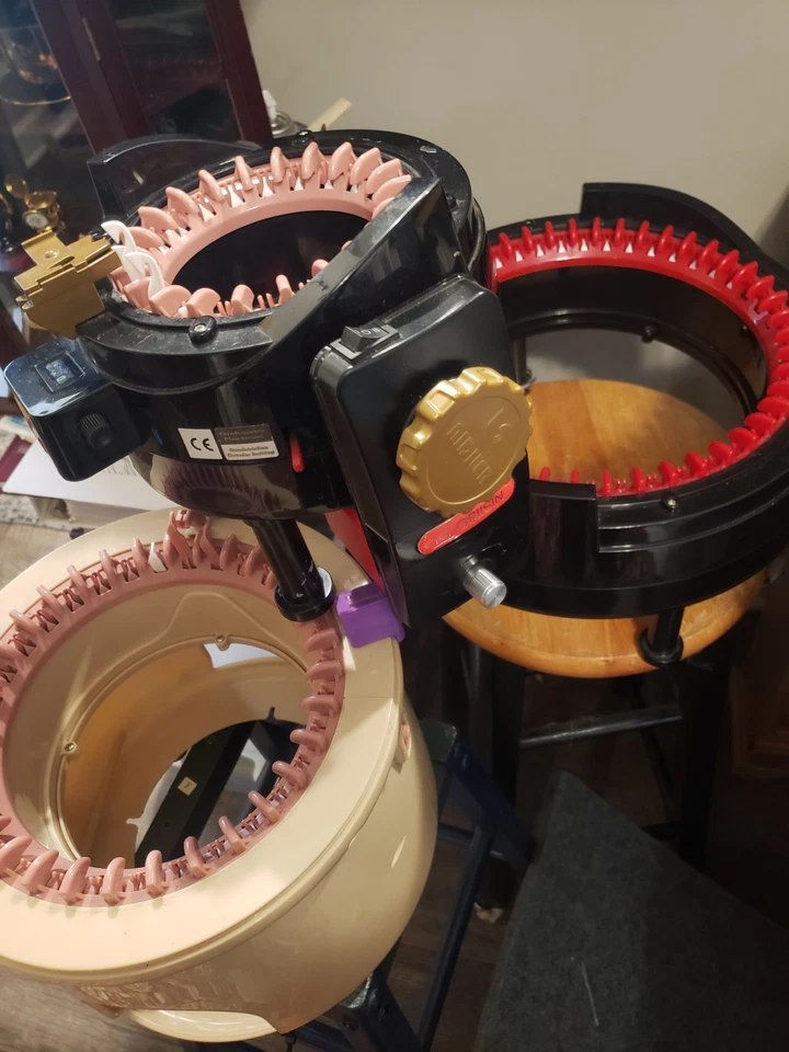 Addi King, Express, Sentro 32 Aguja Addi Huevos y Cordones Fabricante con Hilo y Acceso. Foto 2 de 4