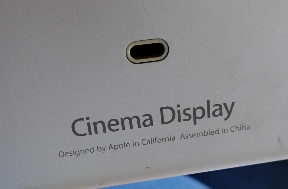 Apple A1081 20 inch Widescreen Cinema Display LCD Monitor Vintage Desk Screen - Image 3 of 4