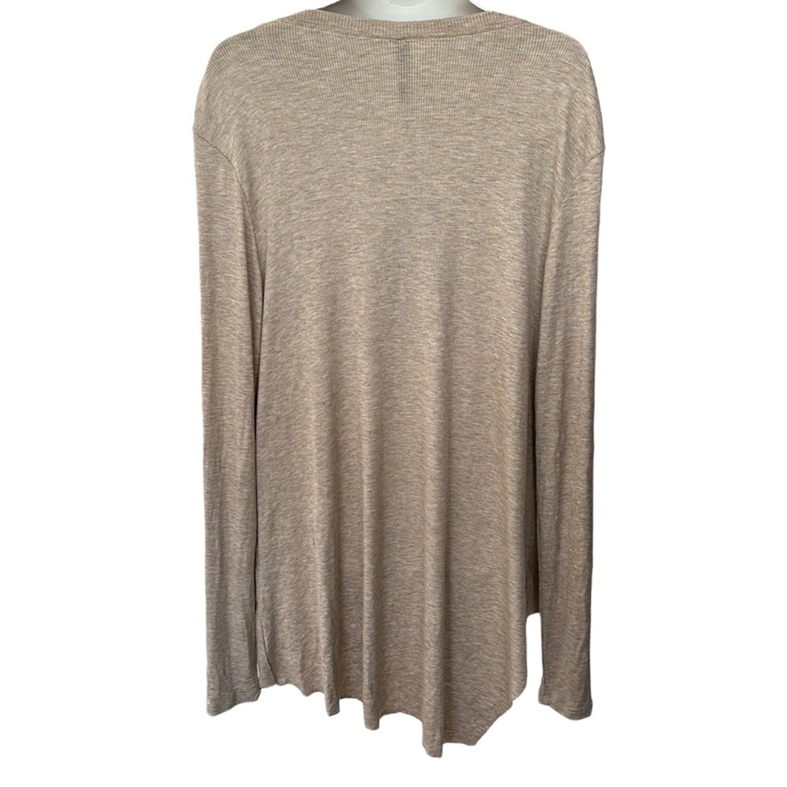 NWT. ELAN Cream Ribbed Deep V-Neck Long Sleeve Asymmetrical Top. Size Small