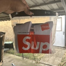 SUPREME/ HANES WHITE SOCKS/ TWO PAIRS IN PACKAGE / BRAND NEW