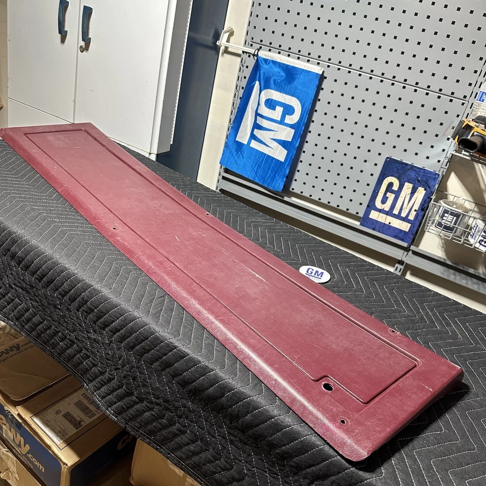 88-98 OBS Chevy GMC C/K EXT cabina roja camión interior trasero debajo del asiento panel de moldura GM Foto 2 de 4